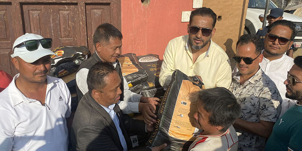 अग्निपीडितलाई आर्थिक सहयोग